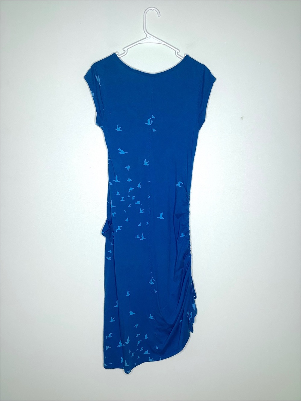 < Toad & Co. Muse Dress Blue Bird Design With Gathered Side Hem > - Picture 6 of 8
